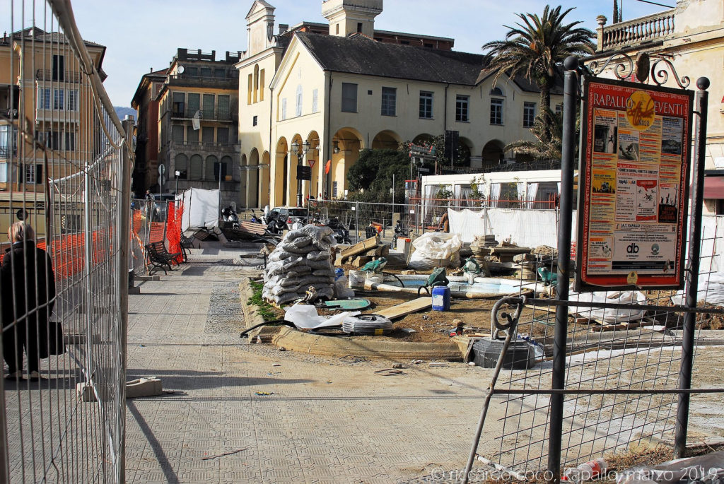 Danneggiate la “fontana delle rane” e le sue aiuole sul lungomare di Rapallo