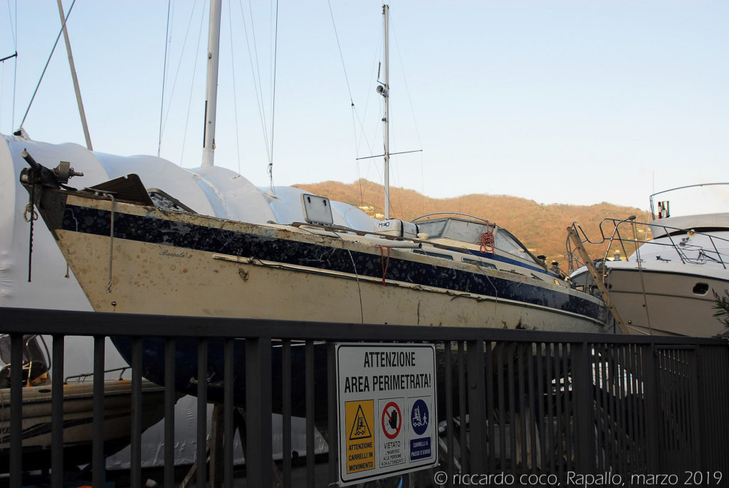 Barche danneggiate sul lungomare di Rapallo